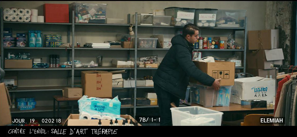 stills décor les invisibles film - salle d'art thérapie du centre d'accueil. réalisé par Louis-Julien Petit