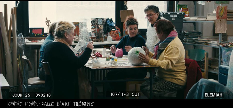 stills décor les invisibles film - salle d'art thérapie du centre d'accueil. réalisé par Louis-Julien Petit