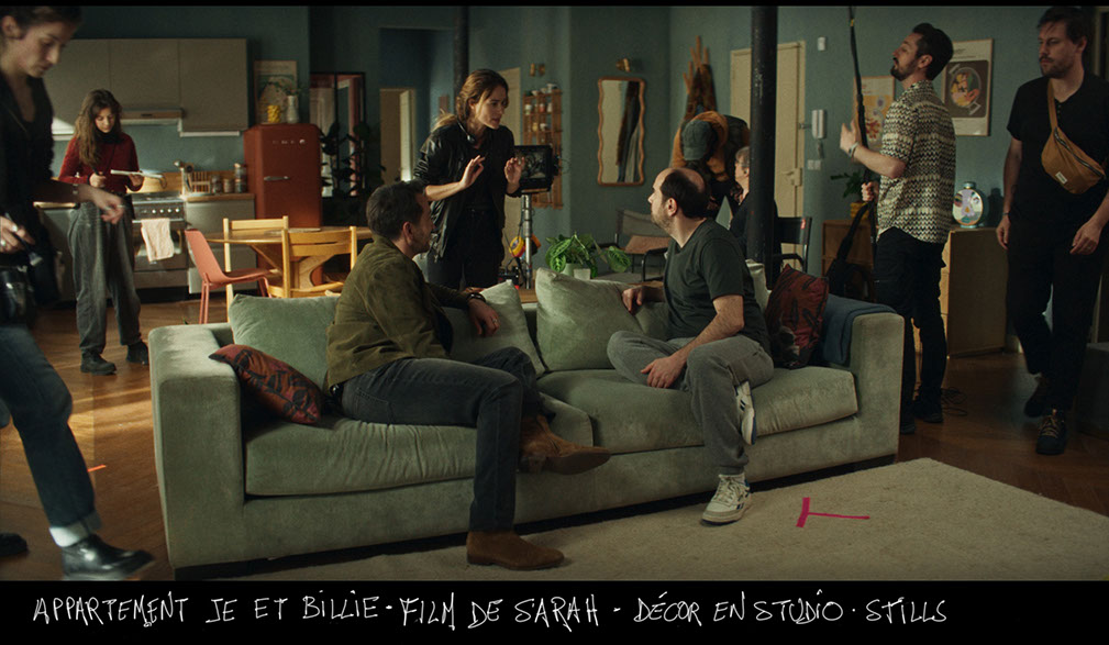 décor en studio pour bref 2 - épisode 5 - salon de l'appartement de je et billie - alice david - bref kyan khojandi - keyvan - stills 