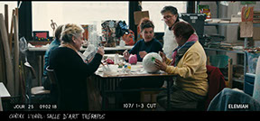 stills décor les invisibles film - salle d'art thérapie du centre d'accueil. réalisé par Louis-Julien Petit