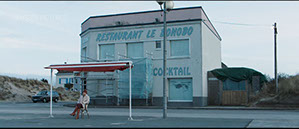 stills extérieur maison d'audrey lamy - la brigade film louis julien petit 