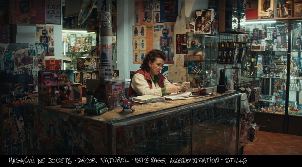 stills décor pour bref 2 - épisode 5 - boutique de jouets - Lulu Berlu - bref kyan khojandi - noémie lvovsky 
