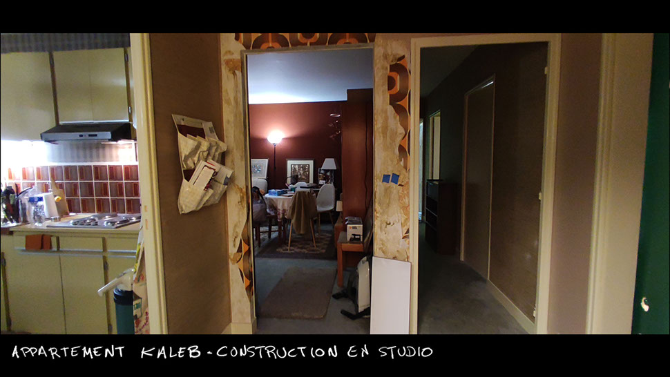 photo du décor en studio du film vermines réalisé par sebastien vanicek - scénario florent bernard - entrée de l'appartement Kaleb