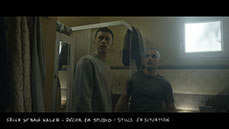 stills du décor du film vermines réalisé par sebastien vanicek - scénario florent bernard - salle de bain de l'appartement Kaleb