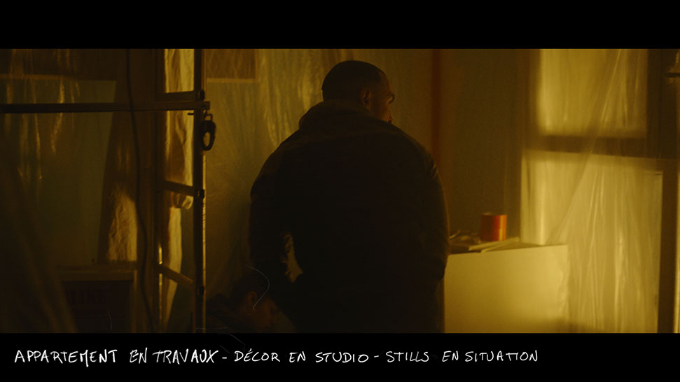 stills du décor en studio du film vermines réalisé par sebastien vanicek - avec théo christine  - appartement en travaux de Gilles